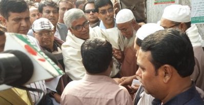 প্রচারণায় ব্যস্ত সাখাওয়াত হোসেন খান