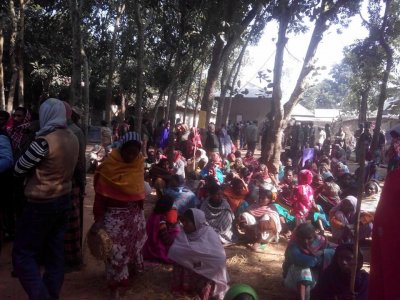 তাবুতে আশ্রয় নেওয়া সাঁওতালরা