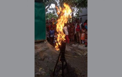 বাঞ্ছারামপুরে নলকূপ দিয়ে উঠছে গ্যাস