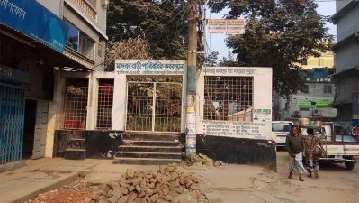 ১২০ বছরের পুরনো মাদবর বাড়ী কবরস্থান
