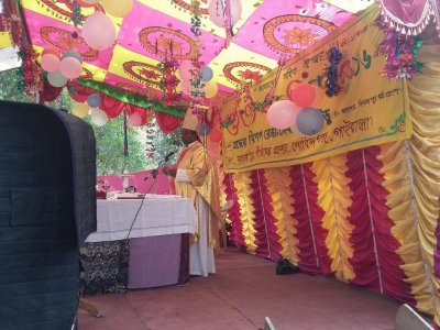 বড়দিনে সাঁওতাল পল্লীতে চলছে প্রার্থনা
