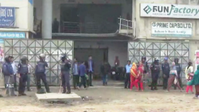 কাজে ফিরেছেন আশুলিয়ার ৫৯ কারখানার শ্রমিকরা