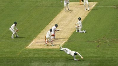 পাকিস্তানকে চেপে ধরেছে অস্ট্রেলিয়া 
