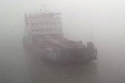 কুয়াশায় ফেরি চলাচল বন্ধ