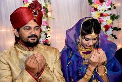বর ইমরান এইচ সরকার ও কনে নাদিয়া নন্দিতা ইসলাম