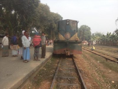 গাইবান্ধায় অবরুদ্ধ ট্রেন, উত্তরাঞ্চলের সব রুটে ট্রেন চলাচল বন্ধ