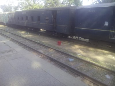 সান্তাহারগামী ট্রেনের চাকা থেকে বোমাসদৃশ বস্তু উদ্ধার
