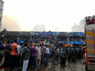 ডিসিসি মার্কেটের সামনের অংশ