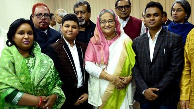 শপথ শেষে ফটোসেশনে প্রধানমন্ত্রীসহ অন্যরা