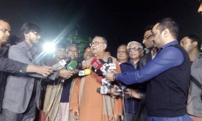 বঙ্গভবন থেকে বেরিয়ে সাংবাদিকদের মুখোমুখি মুজাহিদুল ইসলাম সেলিম