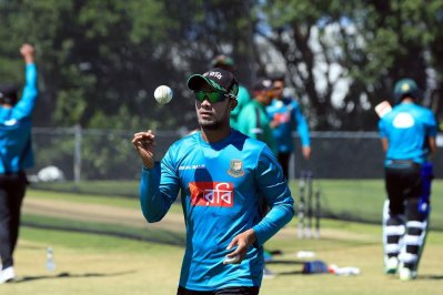 অনুশীলনের এক ফাঁকে সাব্বির