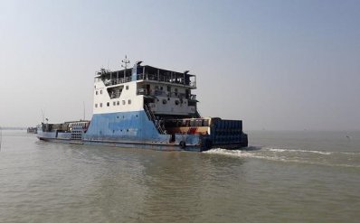 সোয়া তিন ঘণ্টা পর পাটুরিয়া-দৌলতদিয়া নৌরুটে ফেরি চলাচল স্বাভাবিক