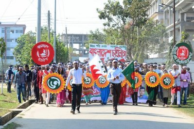 সিকৃবিতে ছাত্রলীগের প্রতিষ্ঠাবার্ষিকীর শোভাযাত্রা