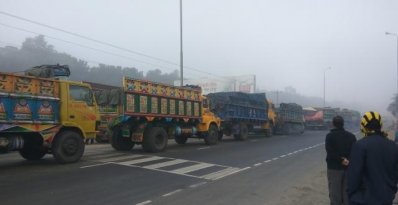 বঙ্গবন্ধু সেতুতে ৩ ঘণ্টা যান চলাচল বিঘ্নিত