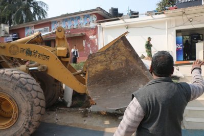 বনানীতে ডিএনসিসির উচ্ছেদ অভিযান