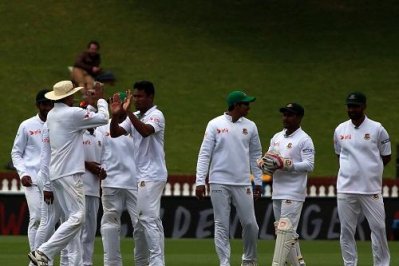 শুভাশীষ শেষ উইকেটটি নেন