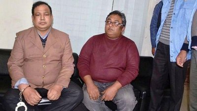 দুদকের হাতে গ্রেফতার হওয়া কর্মকর্তারা