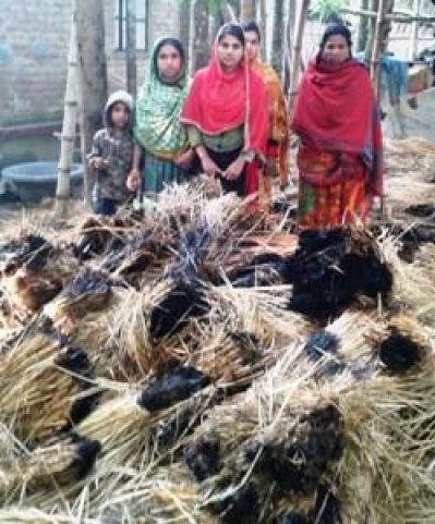 মামলা প্রত্যাহার না করায় সম্প্রতি ববিতার বাড়িতে আগুন লাগিয়ে দেয় দুষ্কৃতকারীরা
