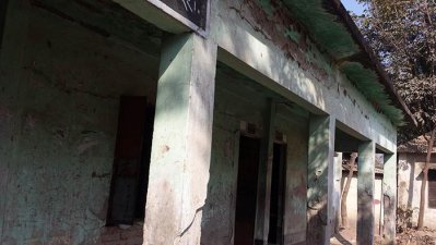 গাজীপুরে ঝুঁকিপূর্ণ ভবনে পাঠদান ১