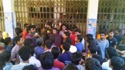 কুবিতে শিক্ষক-শিক্ষার্থীদের পৃথক আন্দোলনে স্থবির শিক্ষাকার্যক্রম