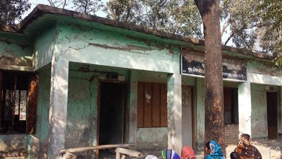 গাজীপুরে ঝুঁকিপূর্ণ ভবনে পাঠদান