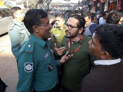 মিরপুরে পুলিশের বাধা