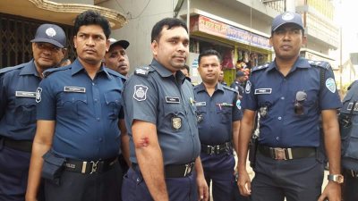 বিএনপির নেতাকর্মীদের ককটেল বিস্ফোরণে আহত পুলিশ সদস্য
