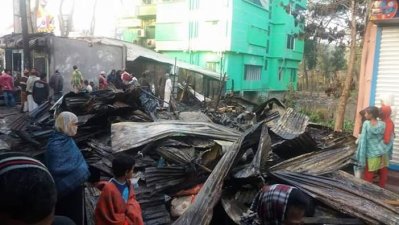 আগুনে ৩৩ দোকান পুড়ে ছাই