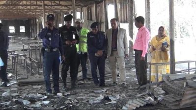 আগুনে পুড়ে যাওয়া গণউন্নয়ন একাডেমি পরিদর্শনে গাইবান্ধা জেলা প্রশাসক