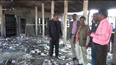 আগুনে পুড়ে যাওয়া গণউন্নয়ন একাডেমি পরিদর্শনে গাইবান্ধা জেলা প্রশাসক