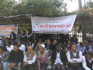 পেনশন সুবিধাসহ ৩দফা দাবিতে ইউপি সচিবদের অবস্থান কর্মসূচি 