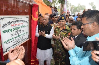 সিরাজগঞ্জের কাজীপুরের চরগিরিশ ইউনিয়ন পরিবার কল্যাণ কেন্দ্রের ভিত্তিপ্রস্তর স্থাপন করেন স্বাস্থ্যমন্ত্রী