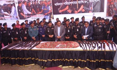 জাহাঙ্গীর বাহিনীর কাছ থেকে উদ্ধার করা অস্ত্র ও গোলাবারুদ