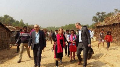 কফি আনান কমিশনের সদস্যরা রোহিঙ্গা ক্যাম্প পরিদর্শন করছেন (ফাইল ফটো)