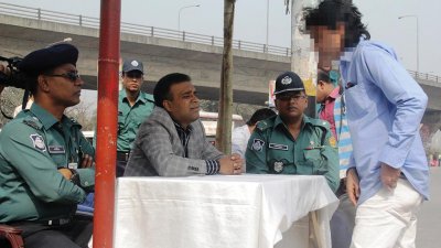 ভ্রাম্যমাণ আদালতে এক পথচারীকে জরিমানা