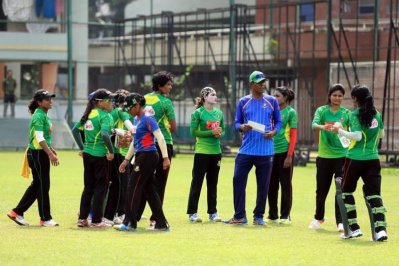 সুপার সিক্সের স্বপ্ন নিয়ে দেশ ছেড়েছে রুমানা-সালমারা