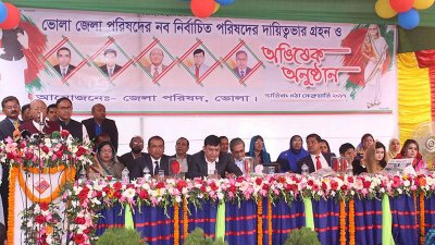 সংবর্ধনা অনুষ্ঠানে বাণিজ্যমন্ত্রীসহ অন্যরা