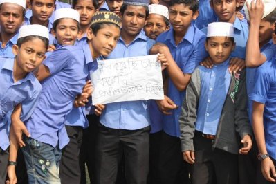 সেই চেয়ারম্যান ও শিক্ষককে নির্দোষ দাবি শিক্ষার্থীদের