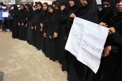 সেই চেয়ারম্যান ও শিক্ষককে নির্দোষ দাবি শিক্ষার্থীদের