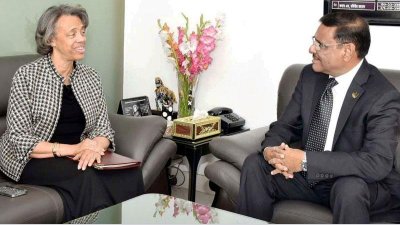 সেতুমন্ত্রী ওবায়দুল কাদেরের সঙ্গে মার্শা বার্নিকাট