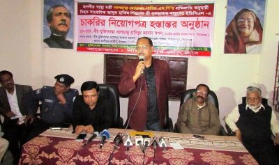 নিহত সাংবাদিক শিমুলের স্ত্রীর চাকরির নিয়োগপত্র প্রদান অনুষ্ঠানে এমপি স্বপন