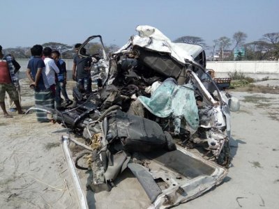 দুর্ঘটনার শিকার মাইক্রোবাস