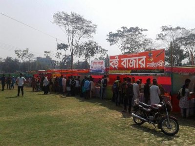 জীবনানন্দ মেলায় বসেছে অর্ধ শতাধিক স্টল
