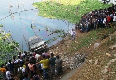 গাজীপুরে নদী থেকে উদ্ধার করা সেই গাড়ি