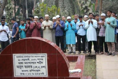 র‌্যালি করে শিবিরের শোডাউন