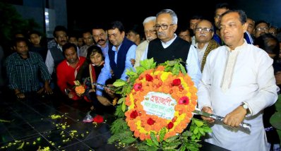 একুশের প্রথম প্রহরে অসাম্প্রদায়িক দেশ গড়ার শপথ