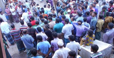 ভোলায় পুলিশ ও ব্যবসায়ীদের সংঘর্ষ, গুলিবিদ্ধ ৩০