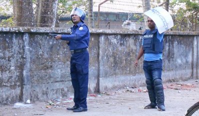 ভোলায় পুলিশ ও ব্যবসায়ীদের সংঘর্ষ, গুলিবিদ্ধ ৩০