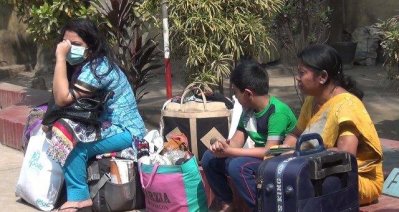 যাত্রীদের হয়রানি