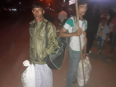 গাবতলীতে আটকে পড়া কয়েকজন